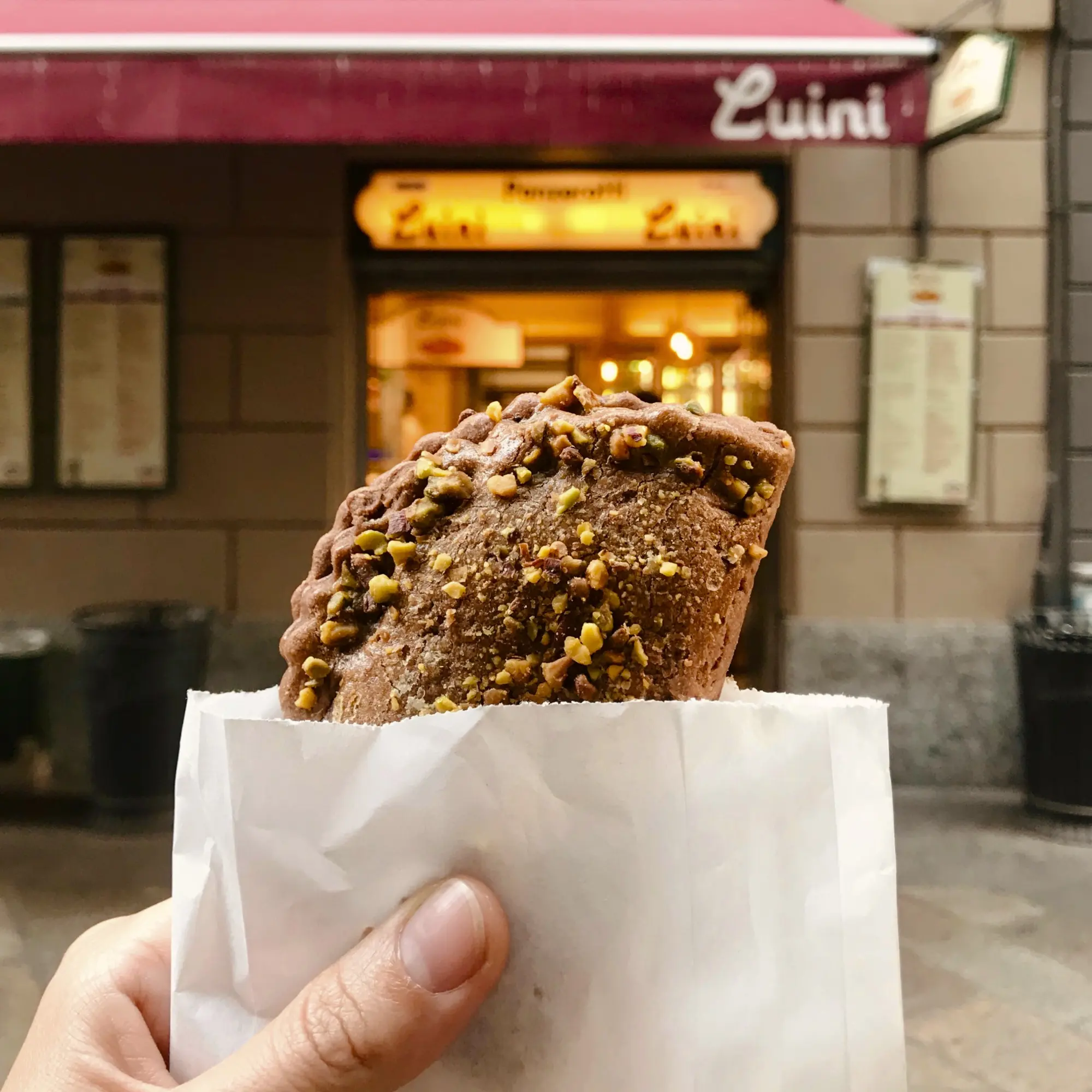 Śniadanie i kawa podczas zwiedzania miasta